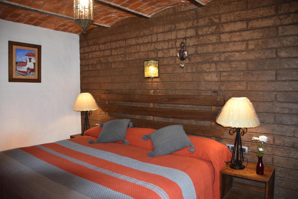 Double Room with Extra Bed at Hotel Mi Pueblito Tapalpa, photo 3